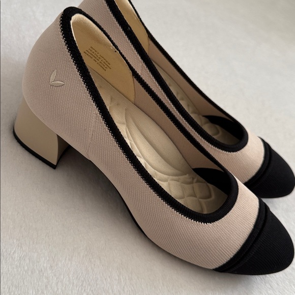 Vivaia | Julie Pro Almond Cap Toe Chunky Block Heels Beige/Black (EU 38) - Picture 3 of 16